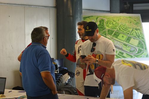 KR8A3294